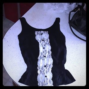 Beautiful black*cream ruffled lace tank small